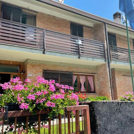 Casa A Schiera Fronte Lago Con Giardino Barcis Eksteriør bilde