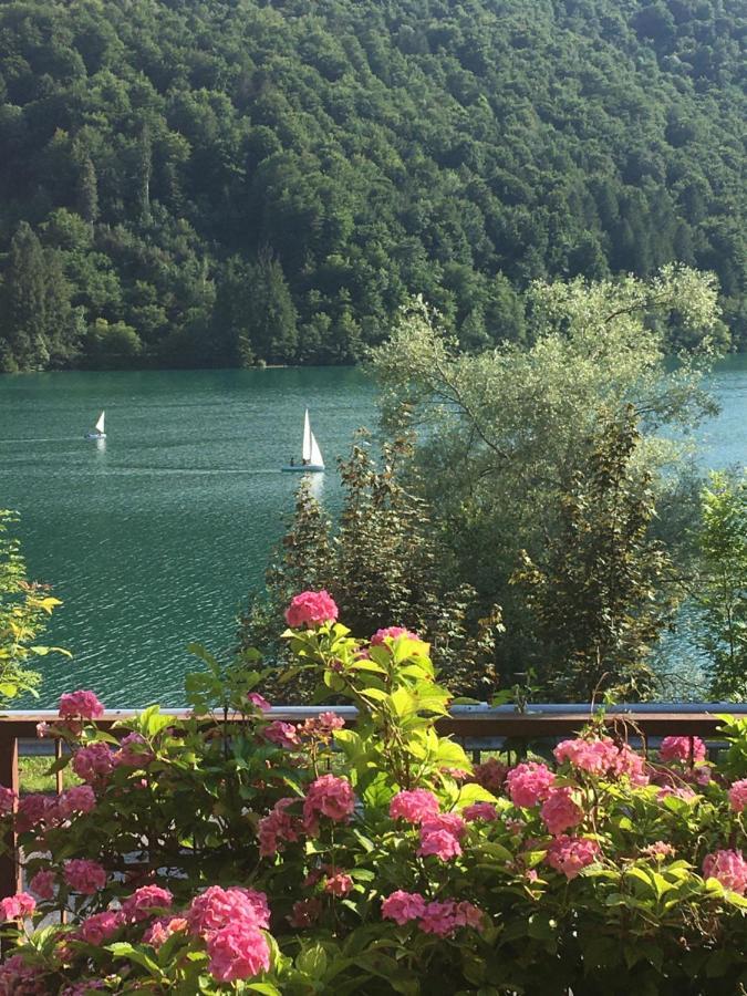 Casa A Schiera Fronte Lago Con Giardino Barcis Eksteriør bilde